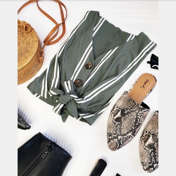 🚨END OF SUMMER SALE// Olive green crop top - Picture 6 of 8